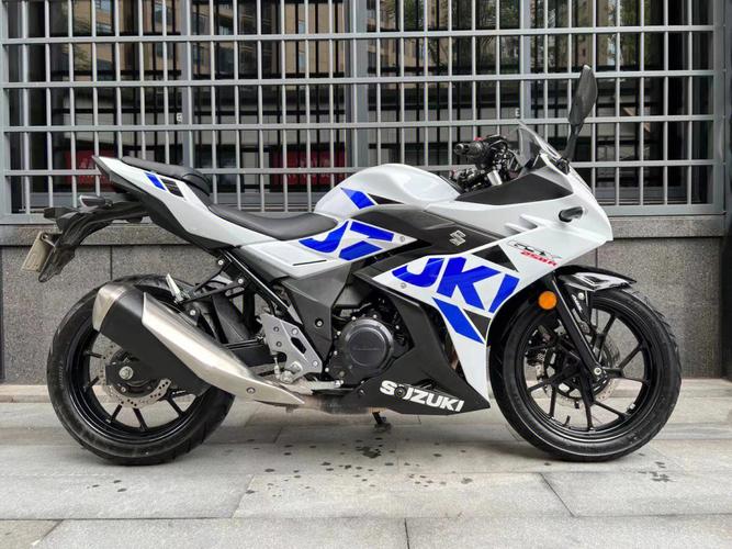 铃木GSX250全新车型图片展示与详细评测