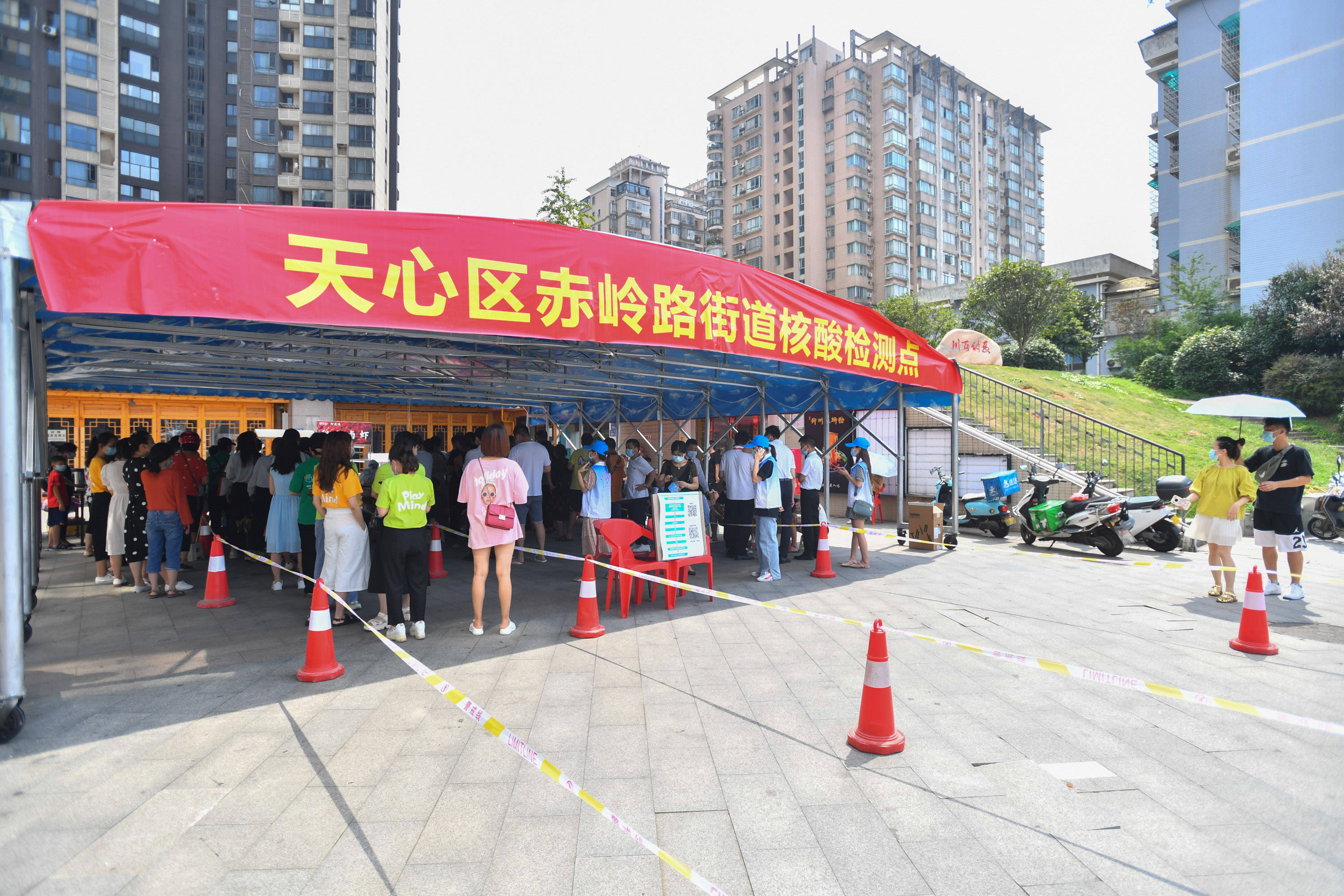 嘉峪关路社区居委会优化交通环境，提升居民出行体验最新报道